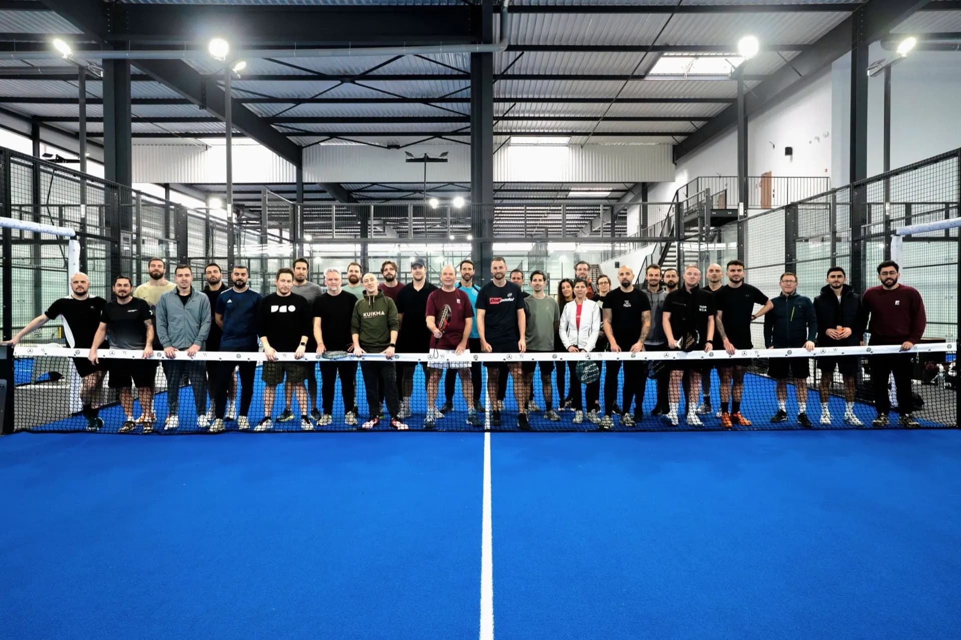 Les membres REDES réunis sur un court de padel